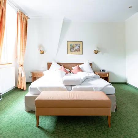 Kurhaus Dr. Petershofer فندق Wolfsegg am Hausruck