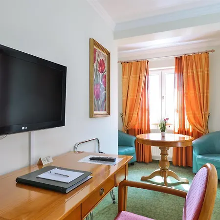 Kurhaus Dr. Petershofer Hotel 4*